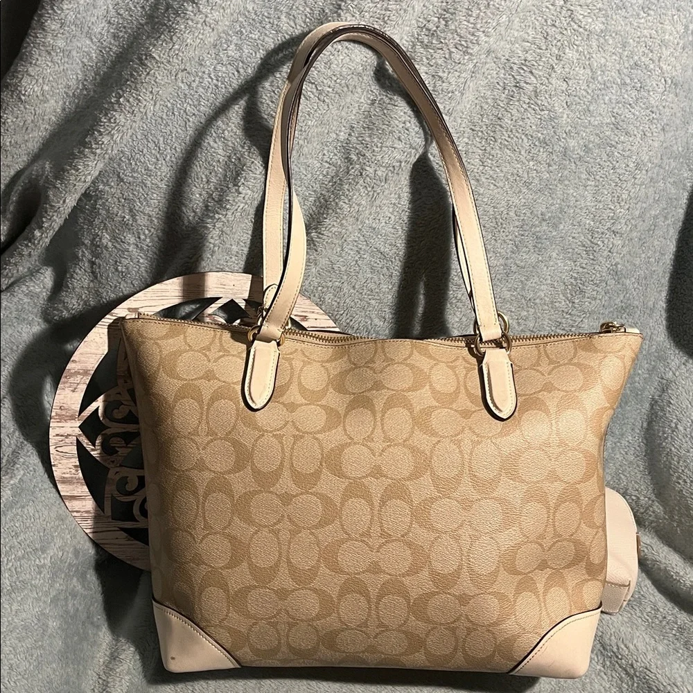 Coach Signature Tote w/Matching Pouch - Picture 5 of 17